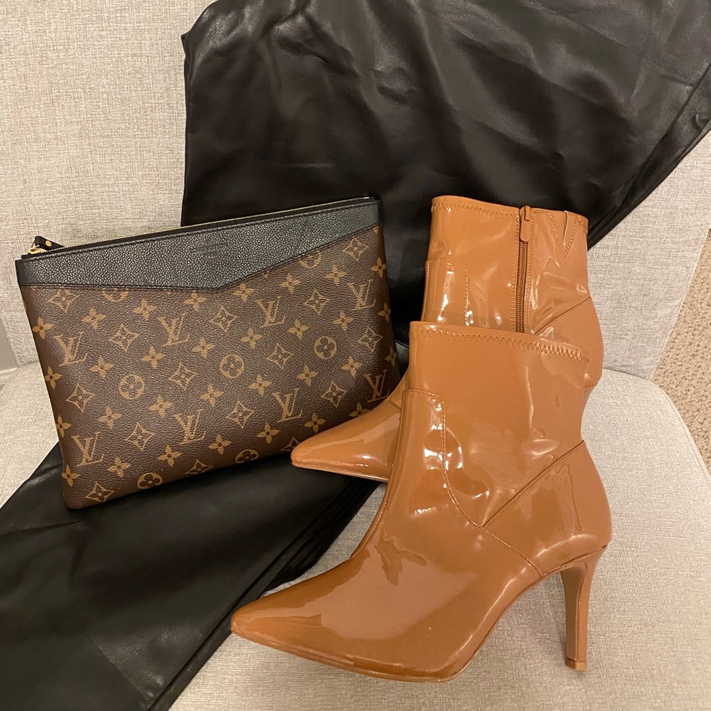 Faux leather slim fit pants.